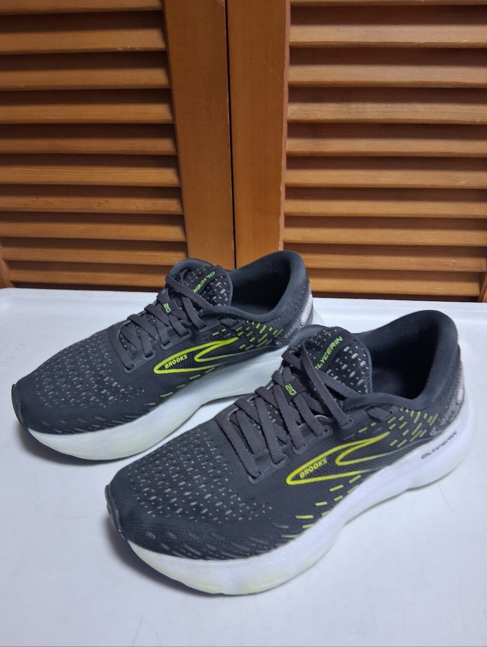 Brooks Glycerin 20 Grey Volt White Women's Running Shoe * Size: 7.5 (Medium)